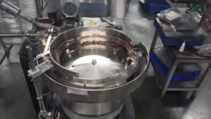 Ứng dụng của phễu rung cấp phôi trong sản xuất